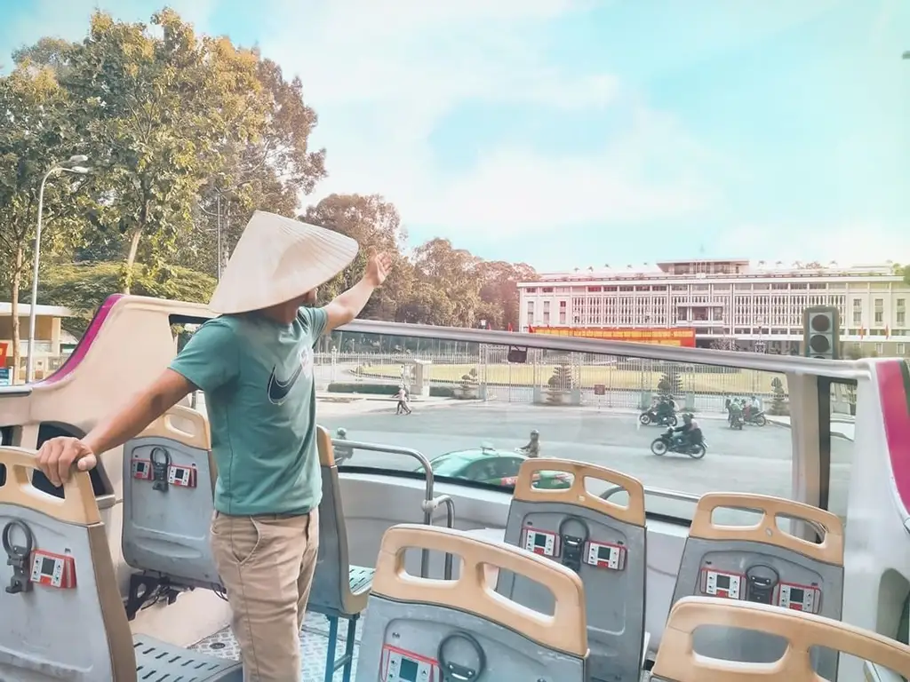 Xe buýt tham quan thành phố Sài Gòn (có thể lên xuống tùy ý)