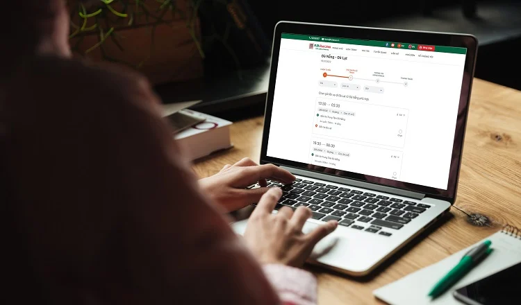 Bạn có thể dễ dàng tra cứu lộ trình xe buýt tham quan Sài Gòn trực tuyến
