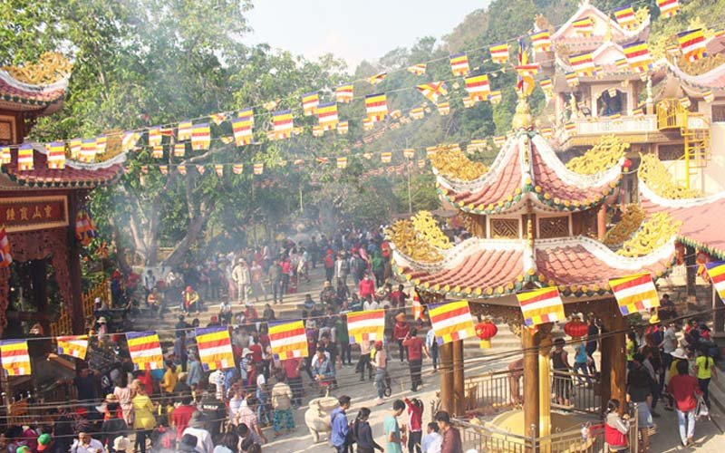 Giá thuê xe đi lễ hội núi Bà Đen - Tây Ninh - hinh 2