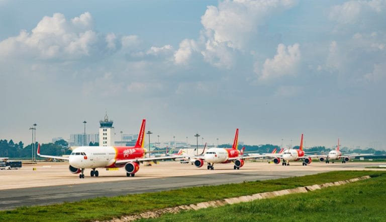 Vietjet tặng gói bảo hiểm COVID-19 mang tên SKY COVID CARE lên tới 200 triệu đồng - hinh 1