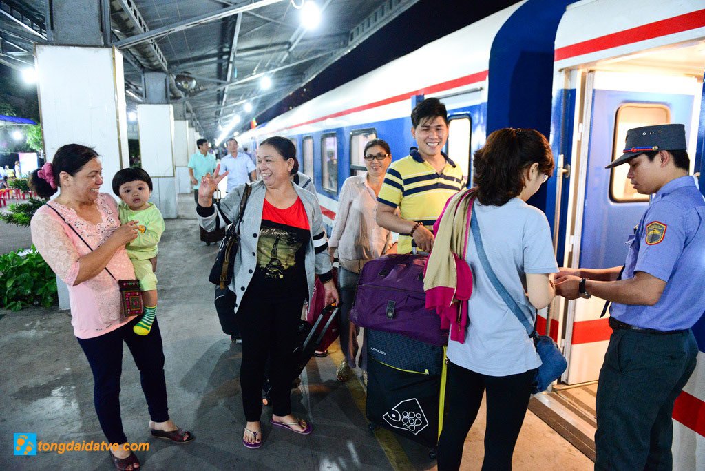 VÉ Tàu 5 Sao Từ Sài Gòn Đi Nha Trang - hinh 1