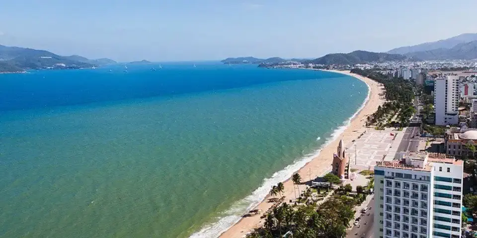 vé máy bay đi Nha Trang - bãi biển nha trang