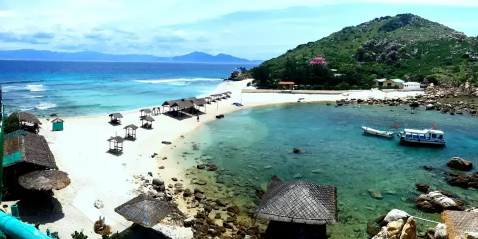 vé máy bay đi Nha Trang - bãi biển nha trang 03