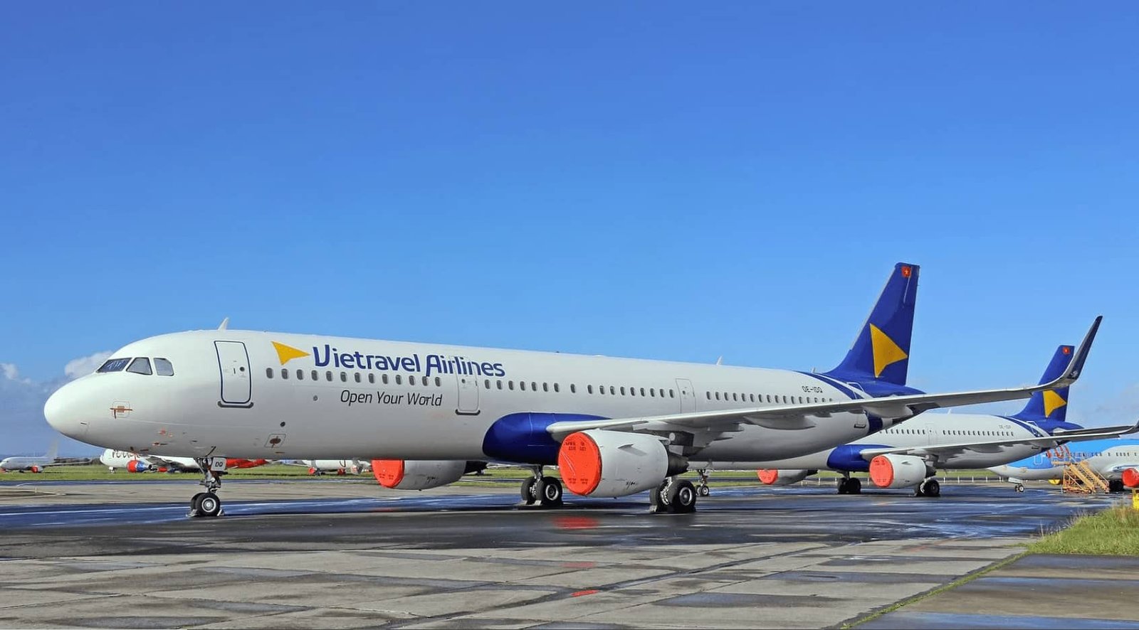 máy bay Vietravel Airlines 