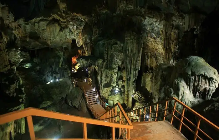 Khám phá vẻ đẹp của động Tiên Sơn (Ảnh: Sưu tầm)