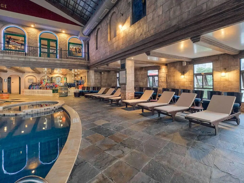 Ba Na Hills – bể bơi